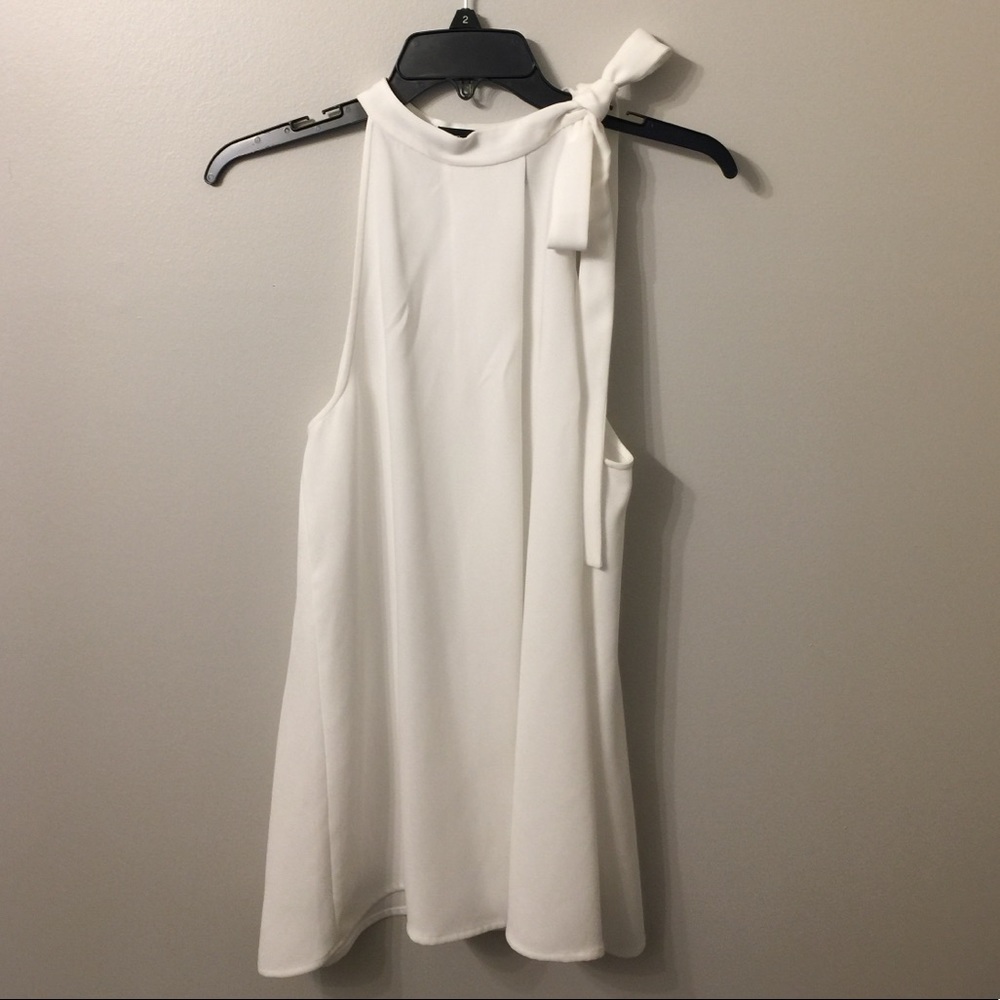 (1135). Theory white sleeveless top. Sz M